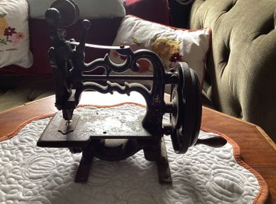 Rare Antique 1870s Charles Raymond Cast Iron Sewing Machine