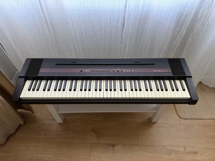 Roland ep-77 Digital Piano