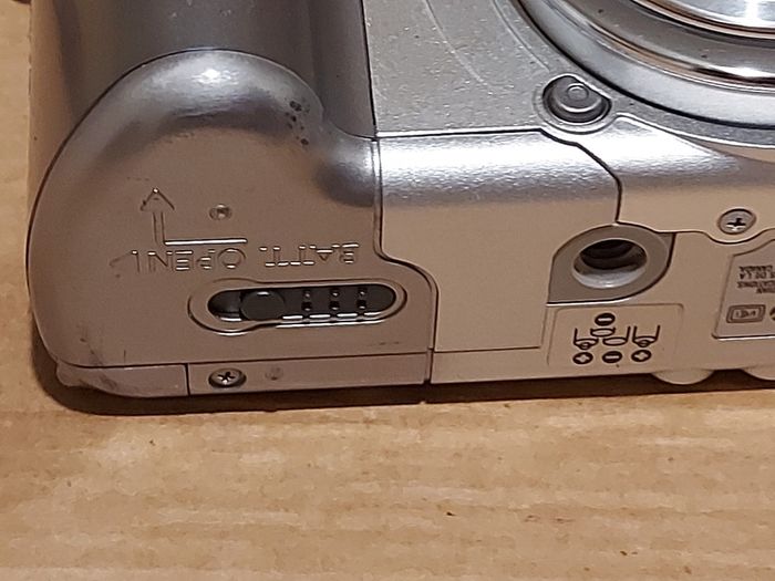 Canon PowerShot A80 Digital Camera, with carry case, working fine and in excellent condition
