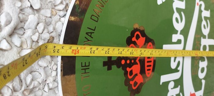 carslberg enamel sign ,very nice condition, sold as is,,lovely advertising display item for any man cave pub restaurant etc etc,,buyer collects or pays postage thank you,,