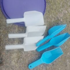 6 x scoops job lot,,used good condition, buyer collects or pays postage thank you, sold as is