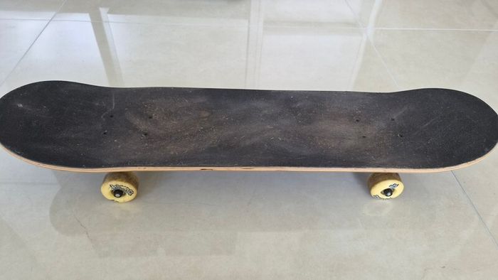 Skateboard + Spare Wheels, Bearings & Bones Speed