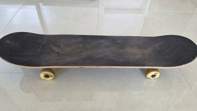 Skateboard + Spare Wheels, Bearings & Bones Speed
