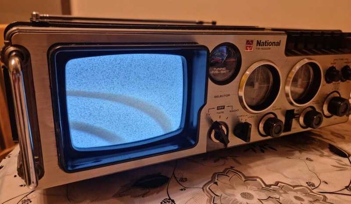 From 1977 National TR-5000E -  TV / RADIO MW - SW1 - SW2 / Cassette Recorder, All function working good.