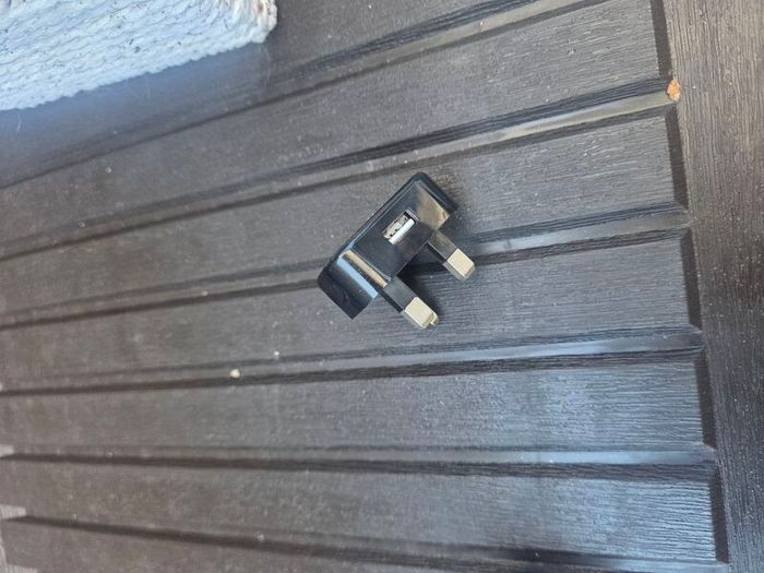 3-pin UK/Ireland plug adapter