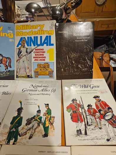 Osprey Men-at-arms Series, Published In 1974 X 15 Fabolous Military Books Plus 2 X Military  Modeling Annuals 1 &3. Plus 3 Other Military Books. All In Good Condition.  See Photos For Same.