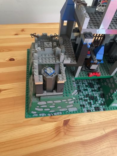 Lego King Leo's Castle