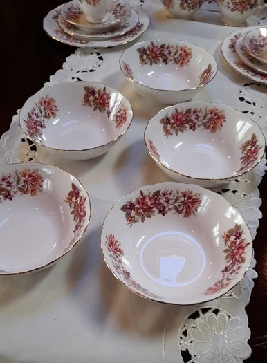 Colclough "Wayside" tea and dinnerware