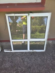 2 Doors 1 window