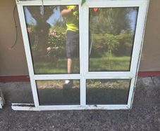 2 Doors 1 window