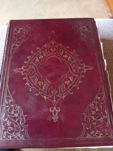 1961 Vintage The Universal English Dictionary. Heron Books.