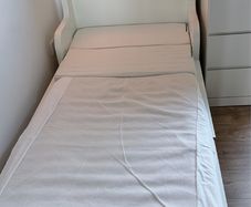 Beautiful IKEA BUSUNGE extendable kids bed