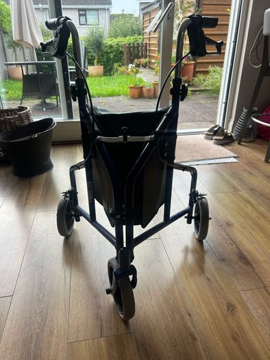 three wheel rollator