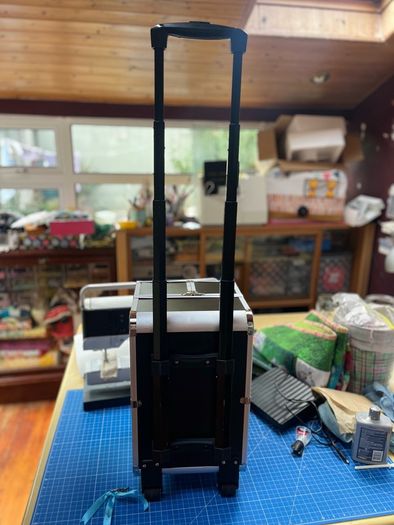 Lockable rolling Sewing Case