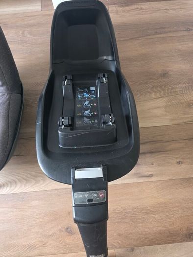 Maxi Cosi Pearl pro and 2way isofix base