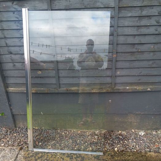 over bath glass shower screen
