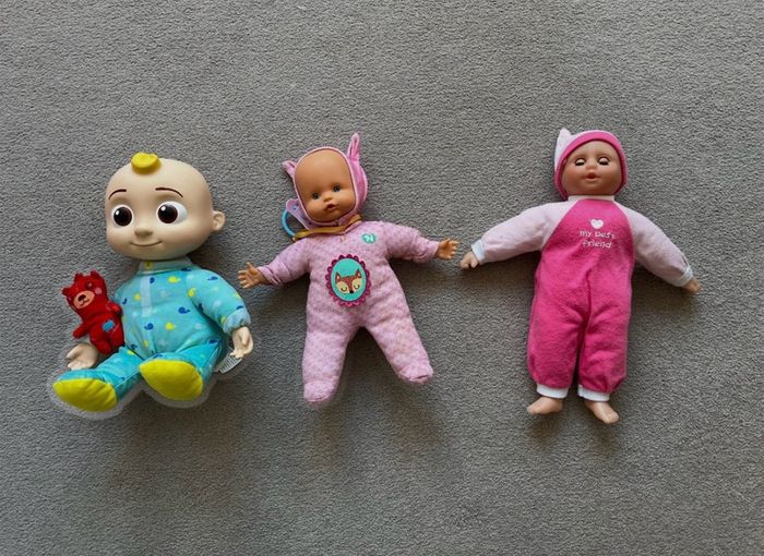 Assorted dolls