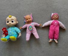 Assorted dolls