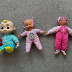 Assorted dolls