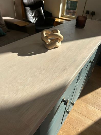 sideboard / dresser