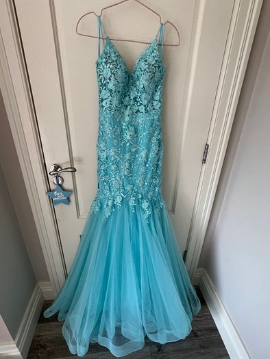 Gorgeous Debs dress (size 6-8)--Worn only once!