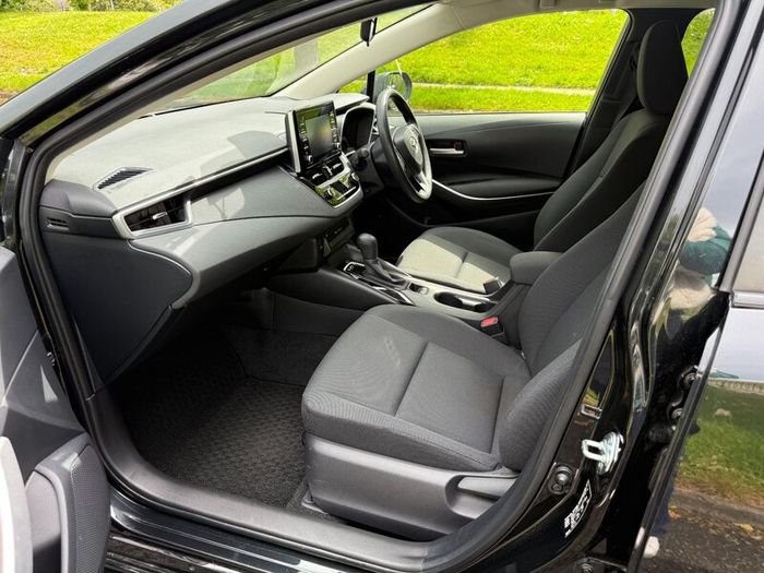 2021 Corolla Touring Hybrid Auto only19900