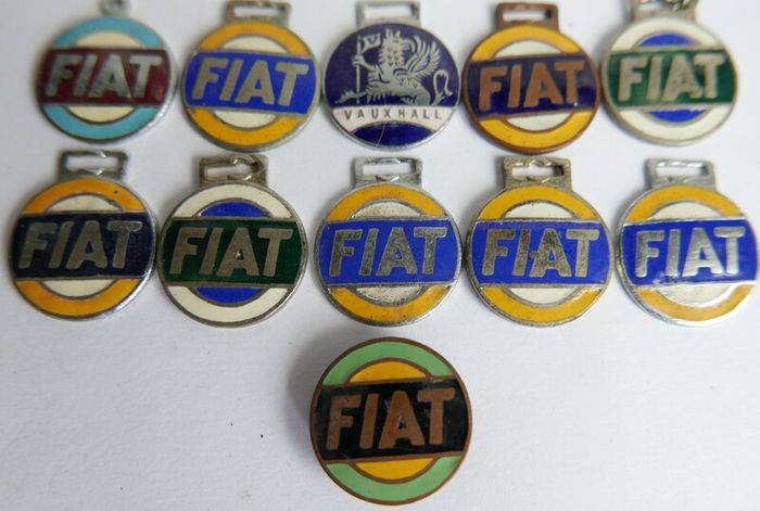 Vintage Collection FIAT Pins badges
