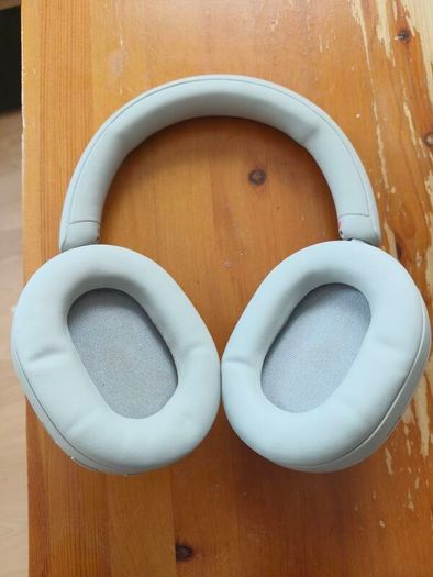 Sony xm-5 headphones