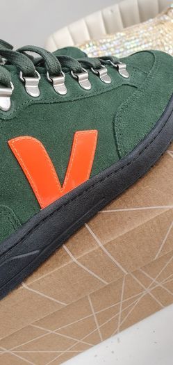 Veja Roraima Cyprus Orange - Fluo Green Sz 40 - Bnib Rrp 185 (Receipt included)