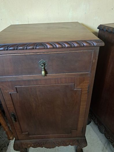 2 mahogany cabinets original key