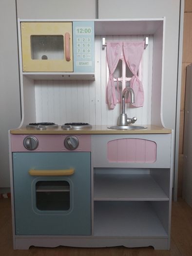 Play kitchen