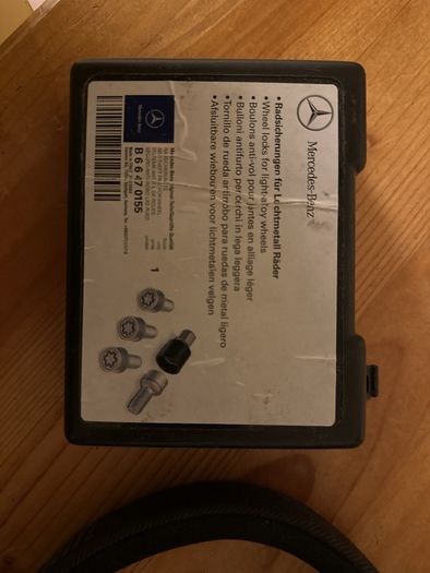 Mercedes wheel bolts