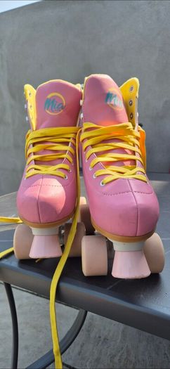 Mia Retro Roller Skates