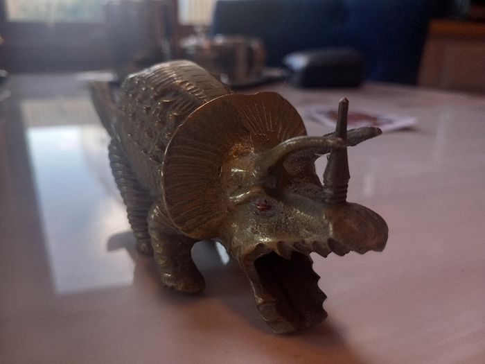 Vintage brass dinosaur, desktop curio, rare, D18 post 8e