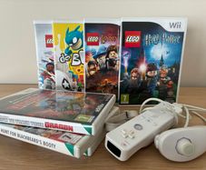 x7 Wii games, incl. de Blob and LEGO games, plus Wii remote and Nunchuk