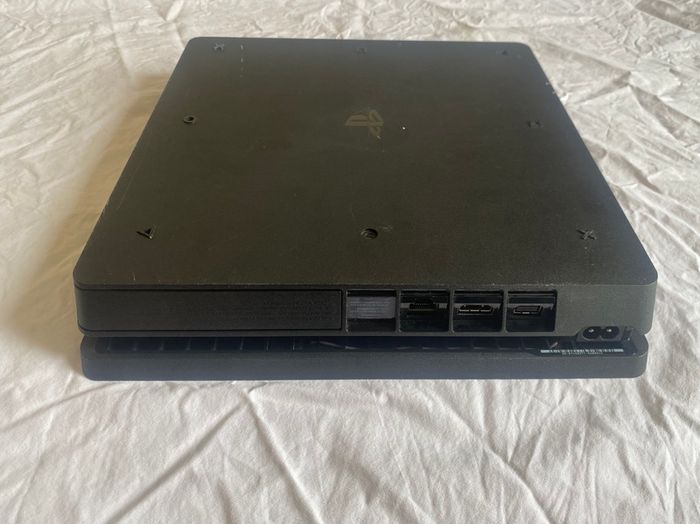 PS4 Slim 500GB White Controller Fully Working