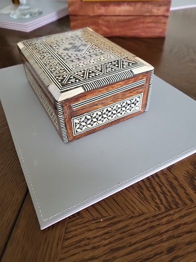 Trinket box mother of pearl