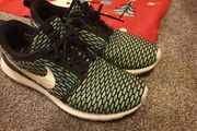 nike green black runners shoes