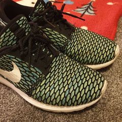 nike green black runners shoes