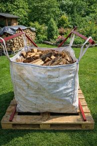 Bulk bag holding frame
