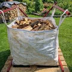Bulk bag holding frame