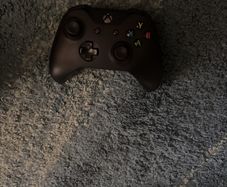 Black Xbox one wireless controller