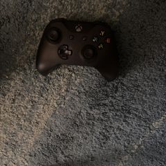 Black Xbox one wireless controller
