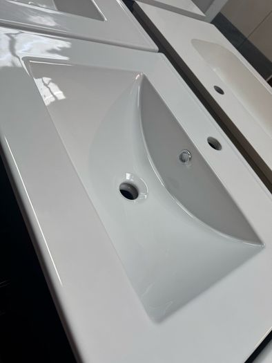 Brand New 600mm Black Vanity Unit & Tap