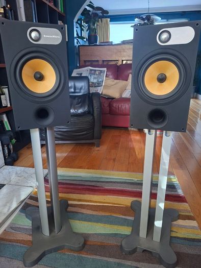 B & W 685 S1 speakers