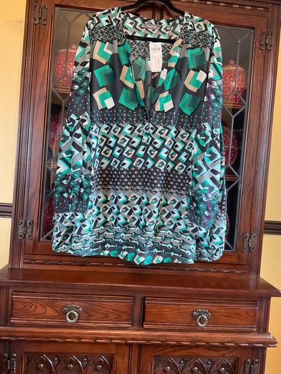 SAMOON further reduced. new top in green with mixed colours . Long sleeved and open v neck front