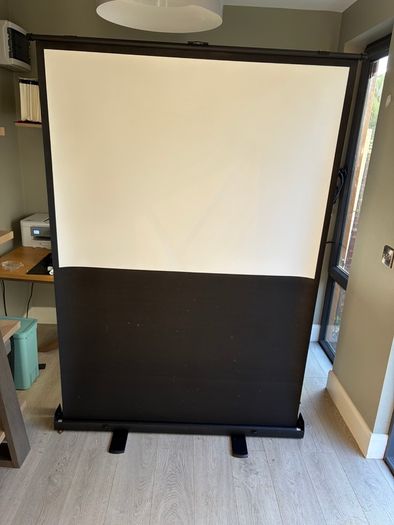 Projector screen