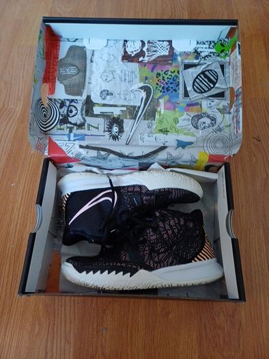 Size 4 kyrie 7 basketball runners