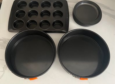 Pyrex, Wilton & Le Creuset tins