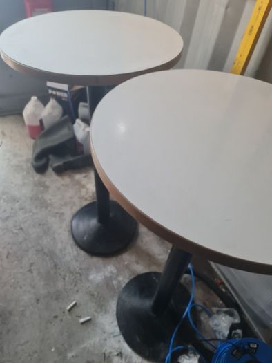 cafe round tables